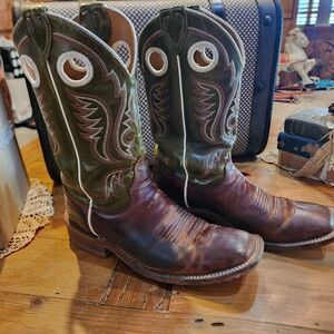 Justin cognac brown square toe boots